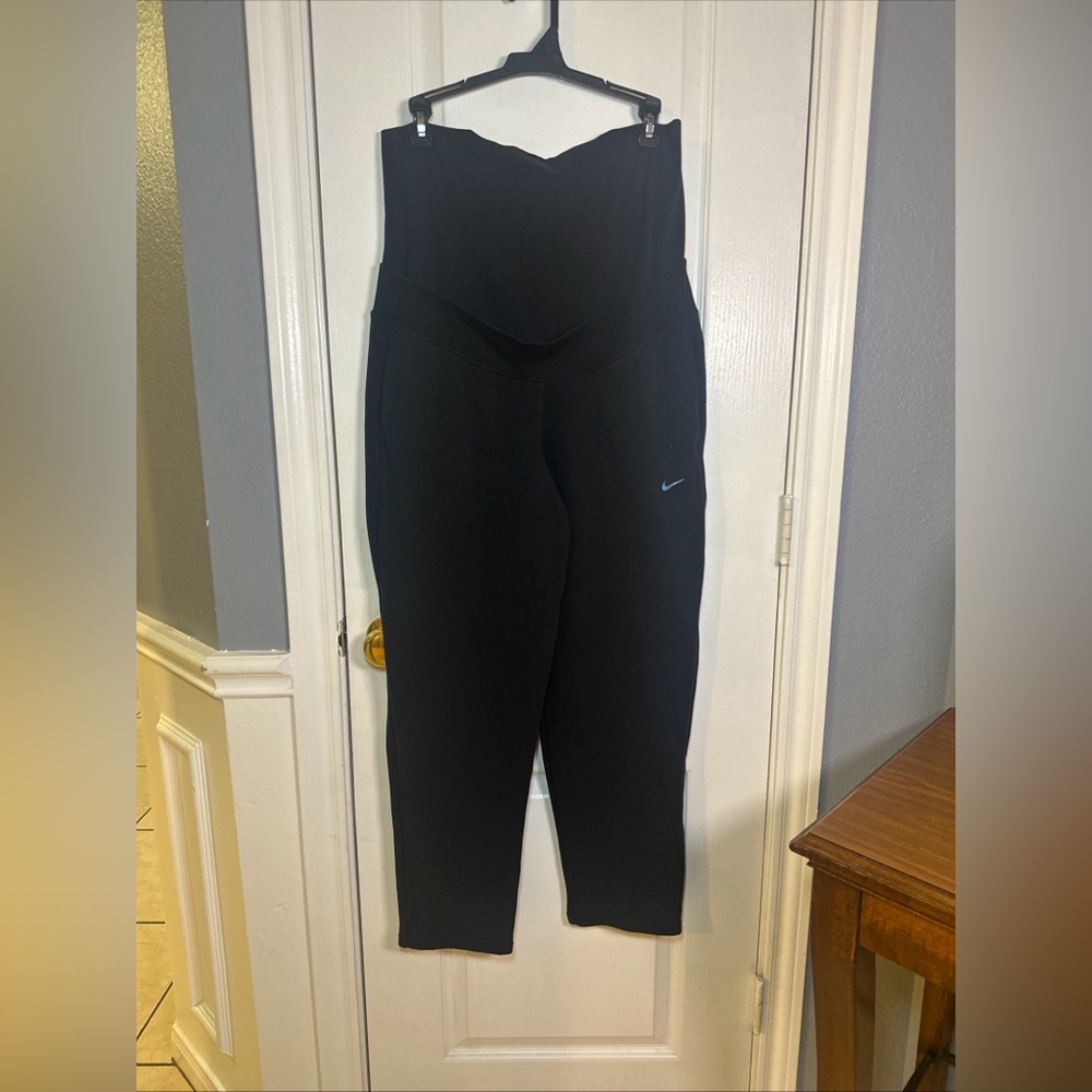 Nike One‎ Training Maternity Pants Size Medium Color Black